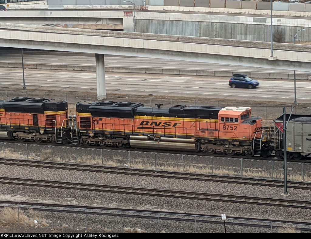 BNSF 8752